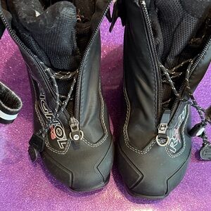 Rossignol Black cross country x5 Snow Boots with Red Accents